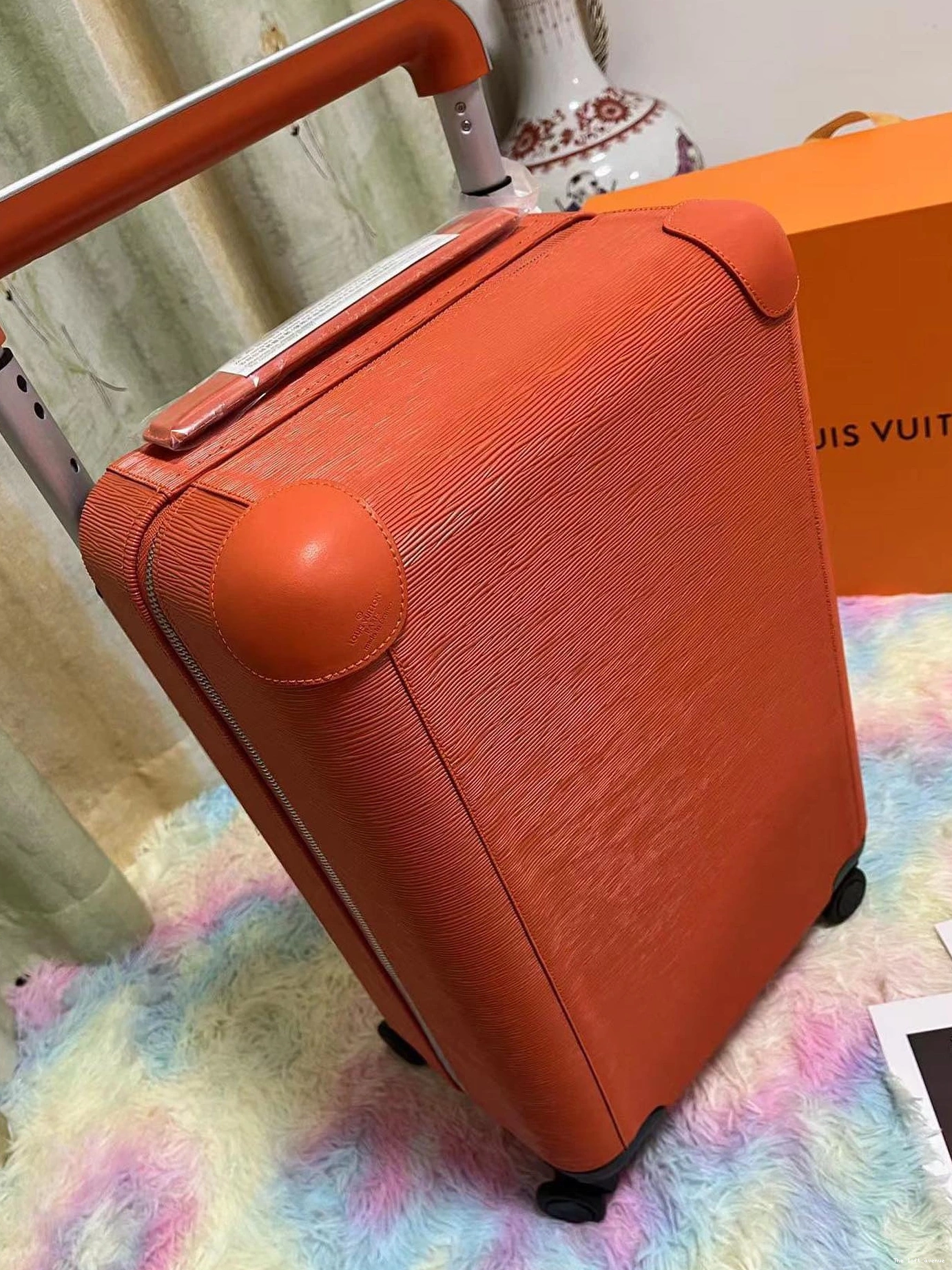 37L CABIN 55 ORANGE HORIZON SUITCASE CUSTOM 0819